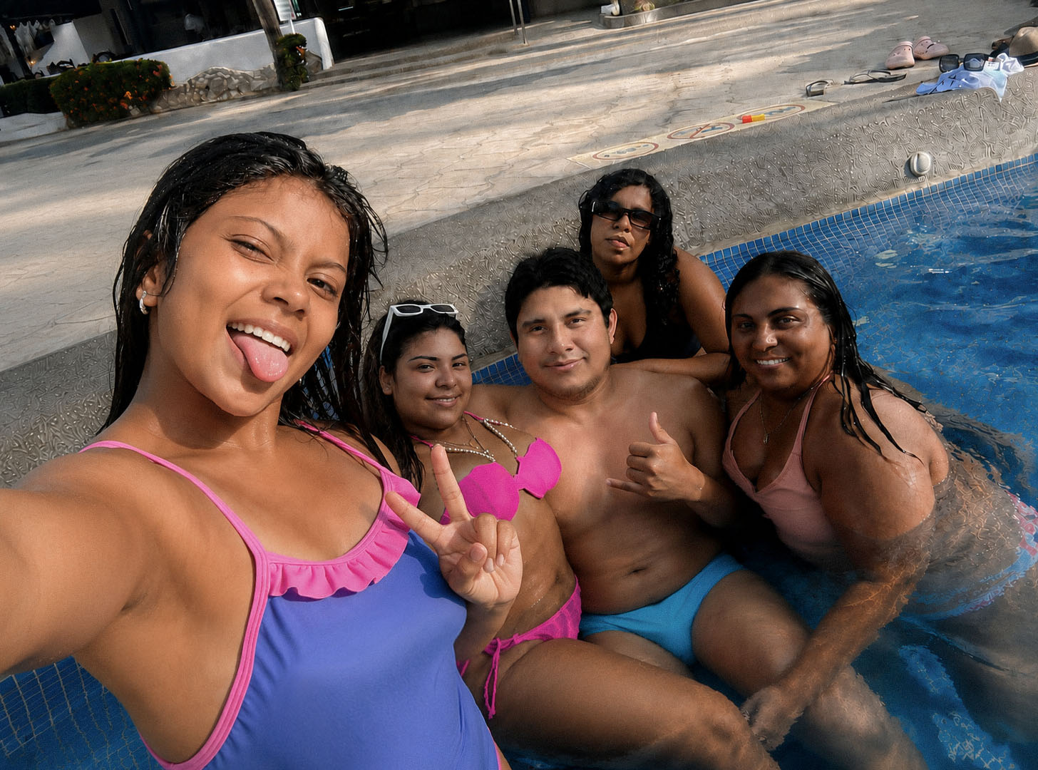 En la piscina con mi chama y su familia2 - Juan Carlos Chávez Yairenis Sosa